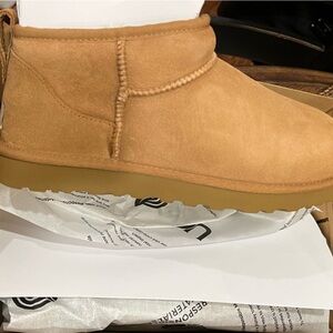 Ugg mini brand new - I bought them too big